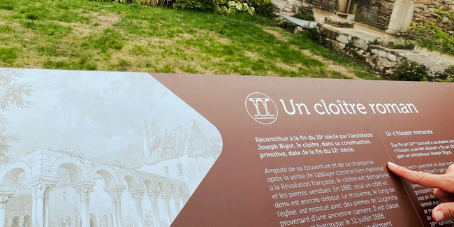 Parcours d'interprétation en autonomie pour les familles à l'Abbaye de Daoulas