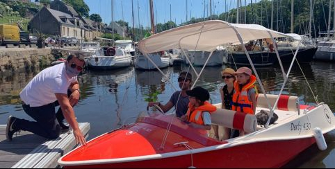 Un tour en bateau Ecol'eau avec les vedettes jaunes à La Roche Bernard