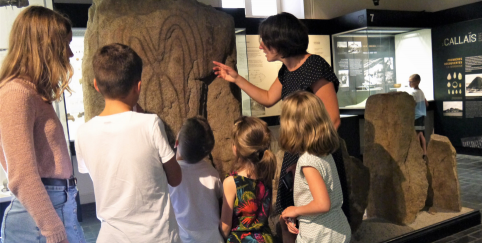 Visite guidée familiale dès 4 ans, "à petits pas" au Musée de Préhistoire de Carnac 